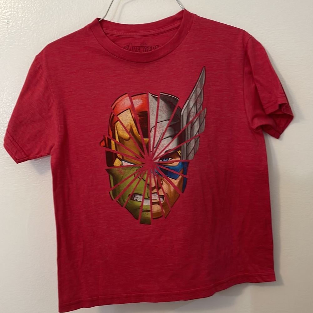 Avenger assemble Medium red-pink t shirt